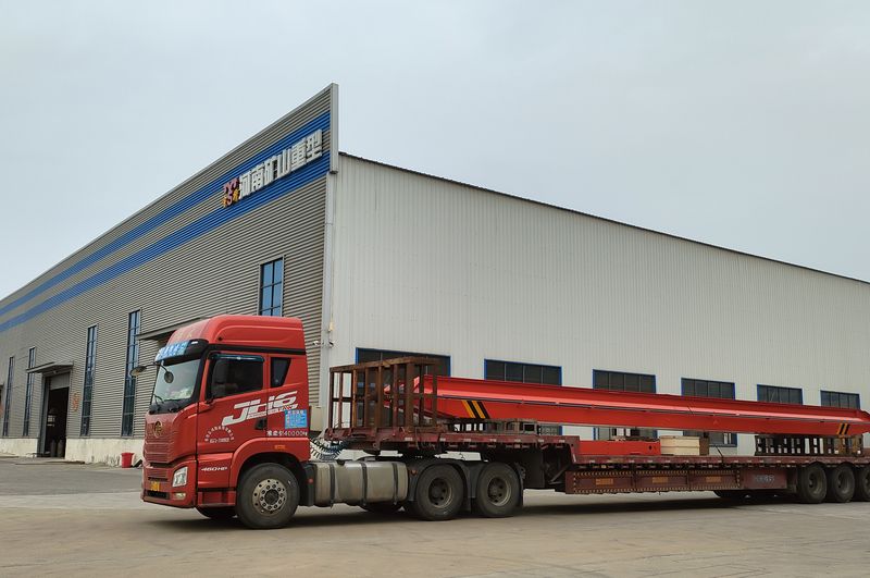 電動(dòng)單梁起重機(jī)3臺(tái) LD5t—16.8m LD3t—16.5m /2臺(tái) 制作完成，發(fā)往江西南昌交付客戶使用。
